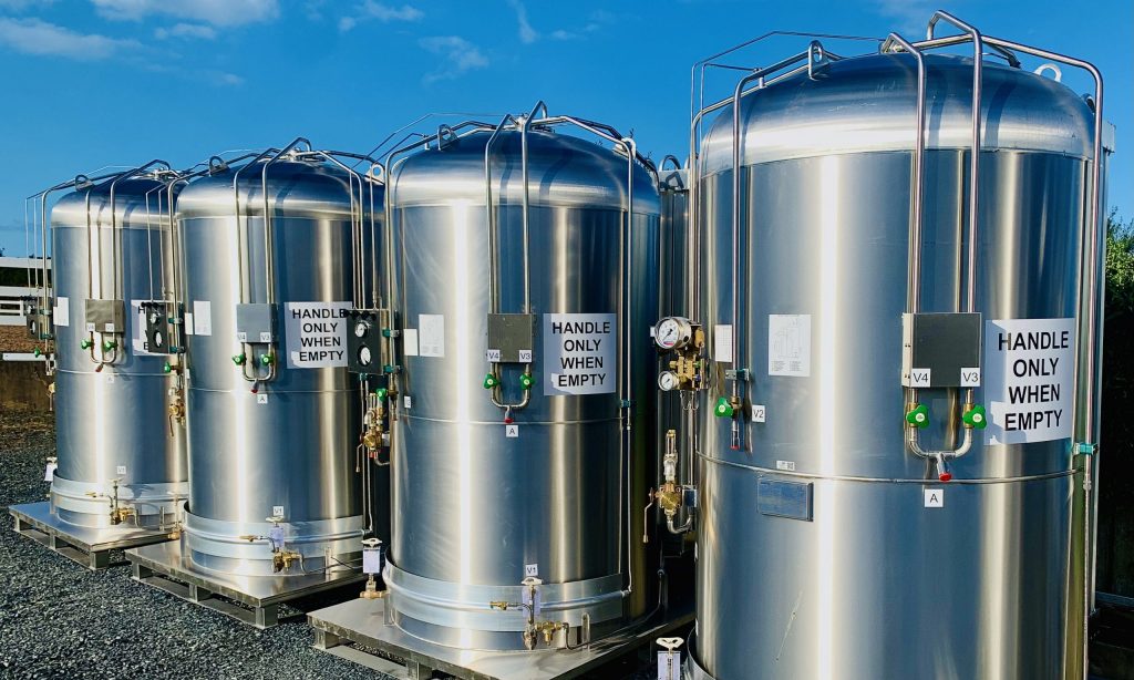 IMG_E8037 2000 L Tanks